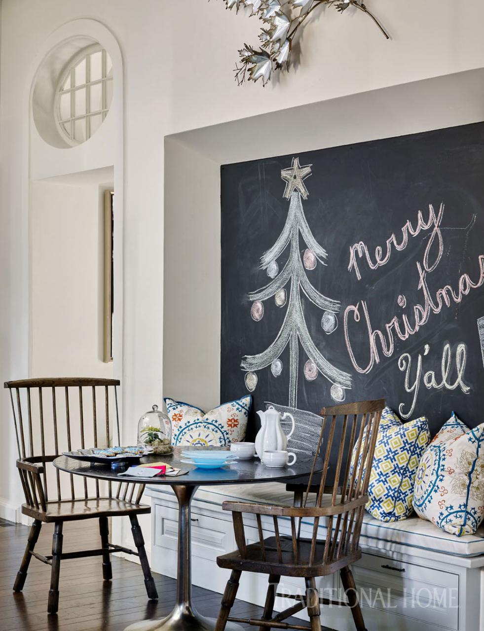 breakfast area with chalkboard wall