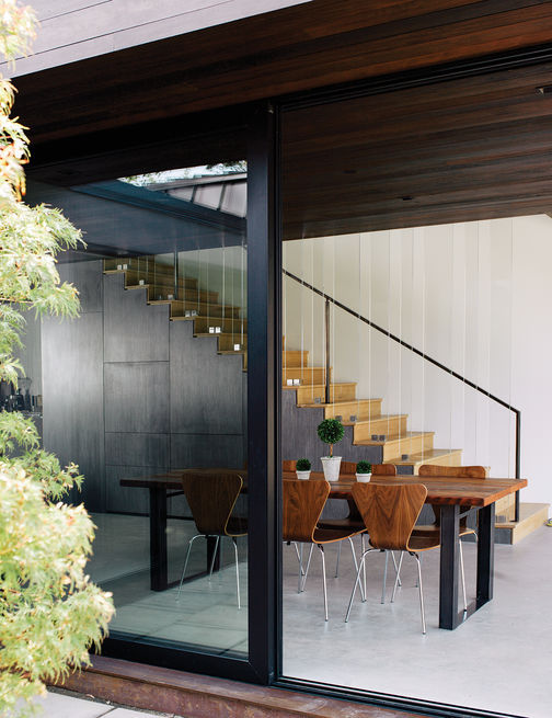 thehousehome: a semi-exterior dining room | source